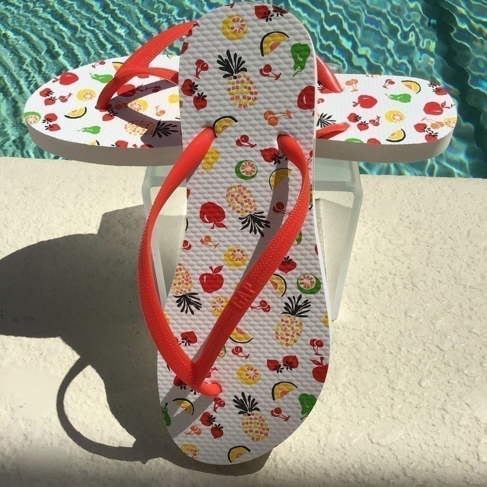 NEW! GAP White & Red Fruit Bowl Flip Flops Beach Sandals Unisex Cruise Swim Pool - Picture 4 of 16